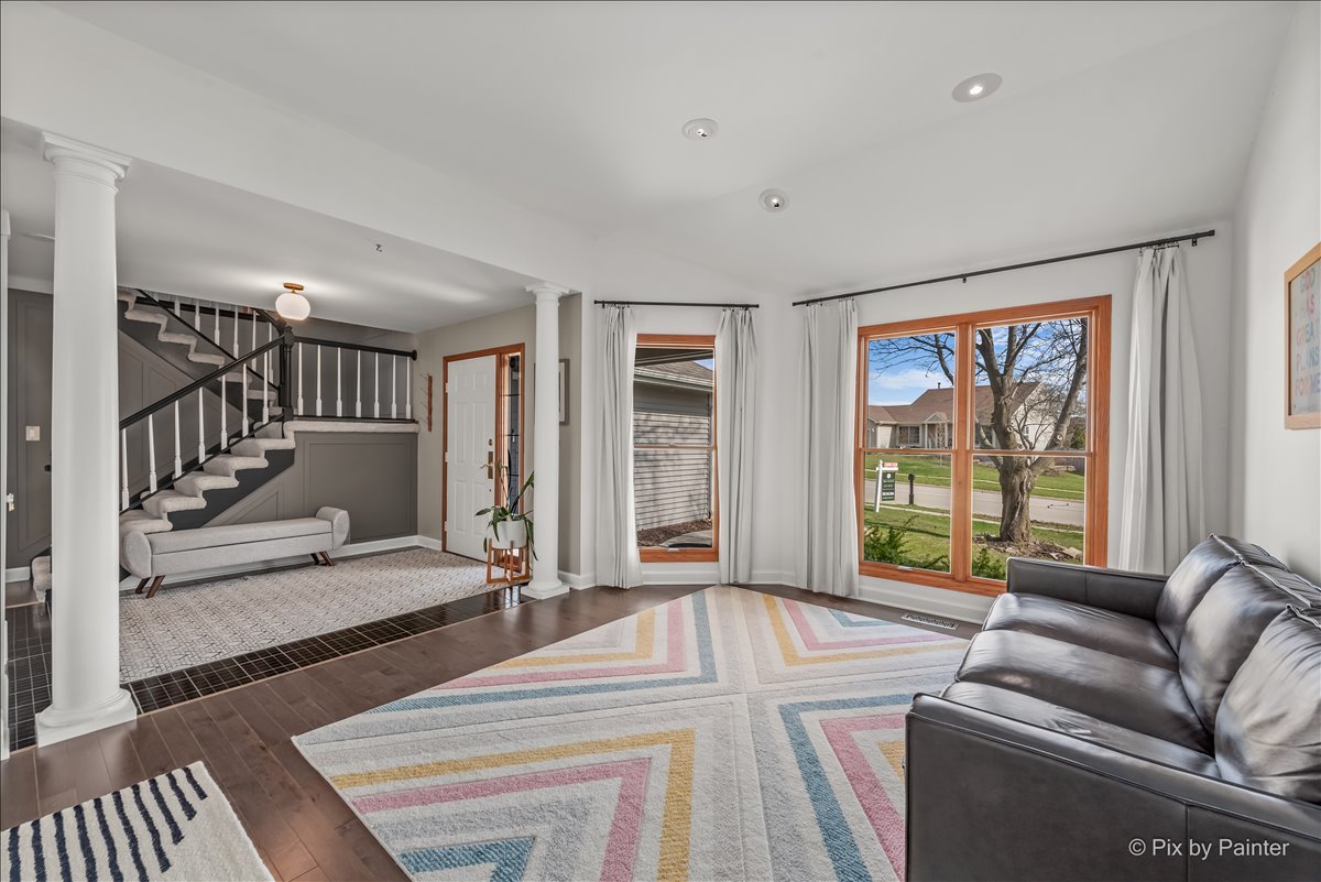 4917 W Glenbrook Trail, McHenry, IL 60050