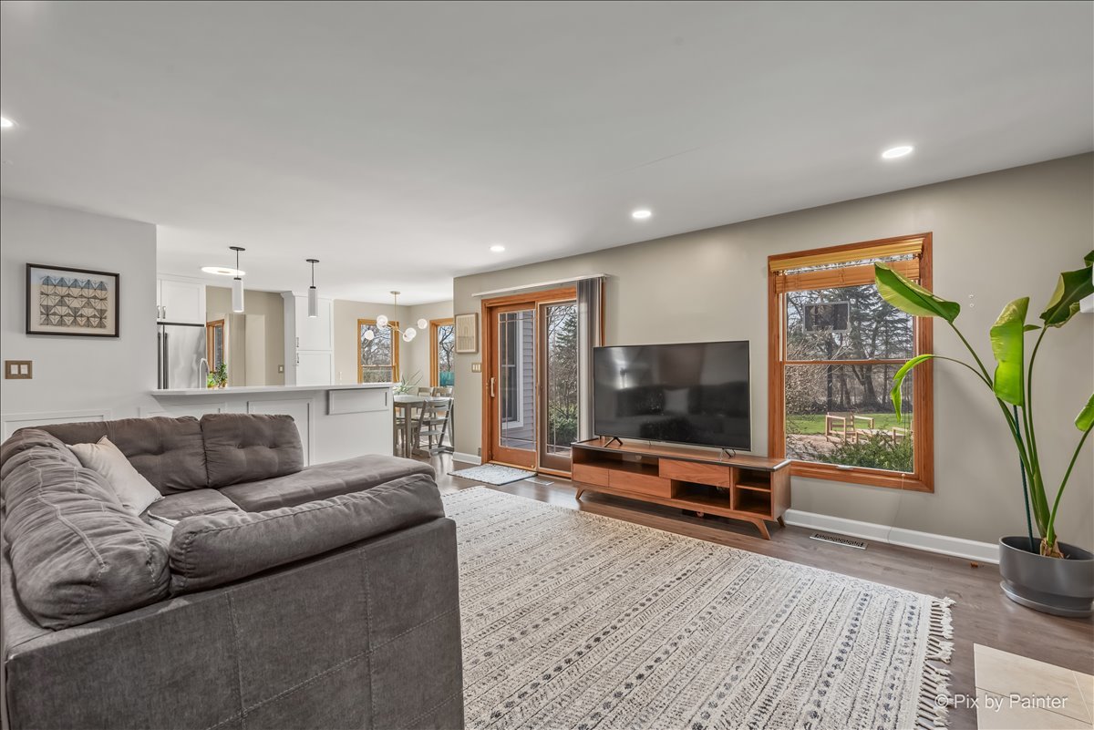 4917 W Glenbrook Trail, McHenry, IL 60050