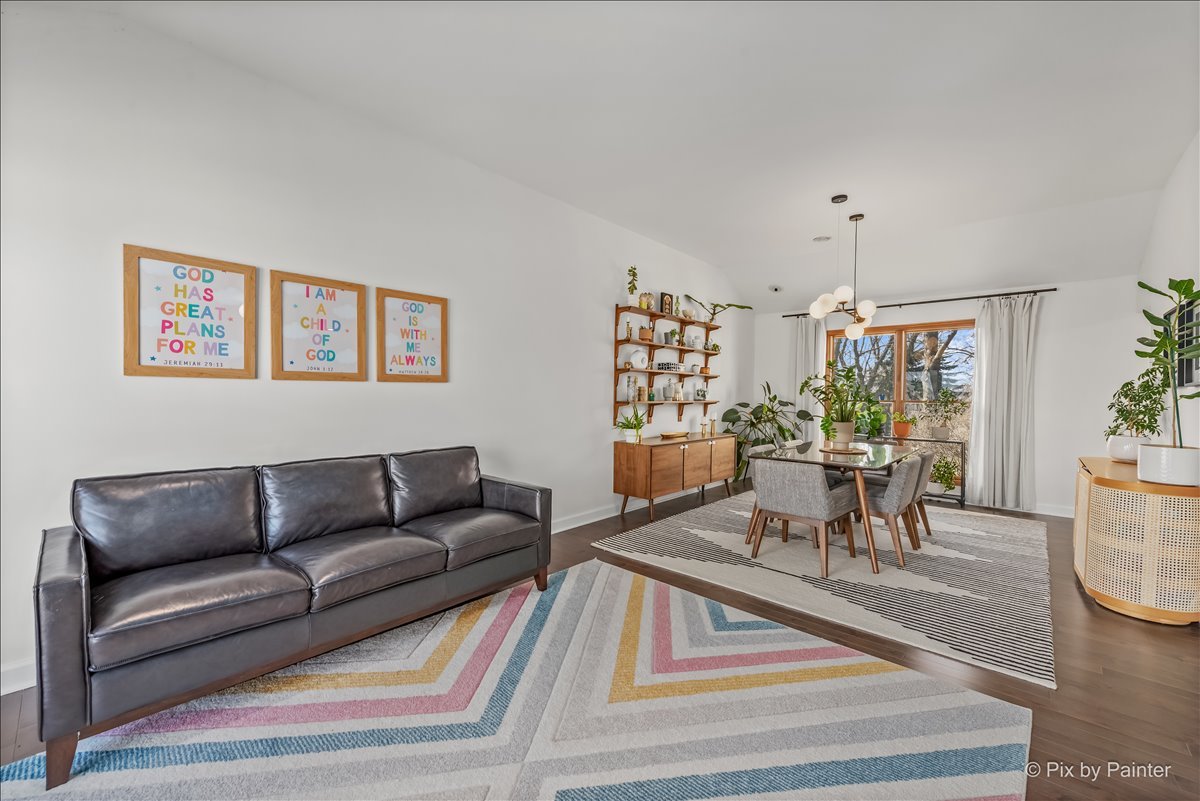 4917 W Glenbrook Trail, McHenry, IL 60050