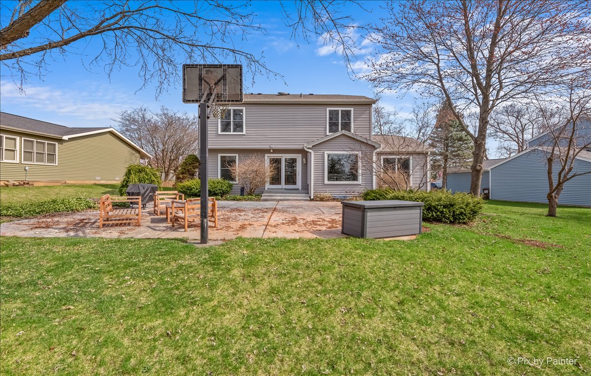 4917 W Glenbrook Trail, McHenry, IL 60050