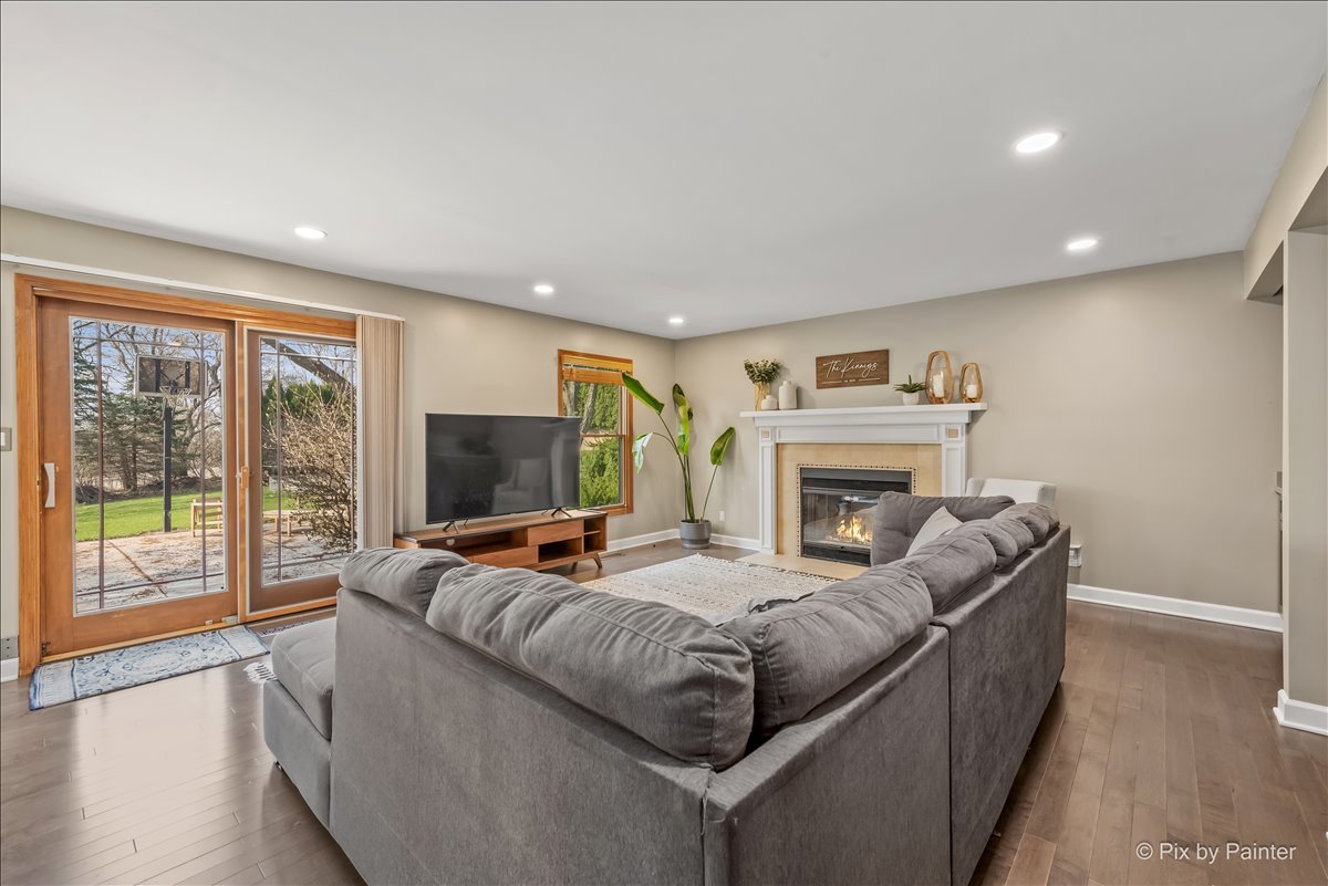 4917 W Glenbrook Trail, McHenry, IL 60050