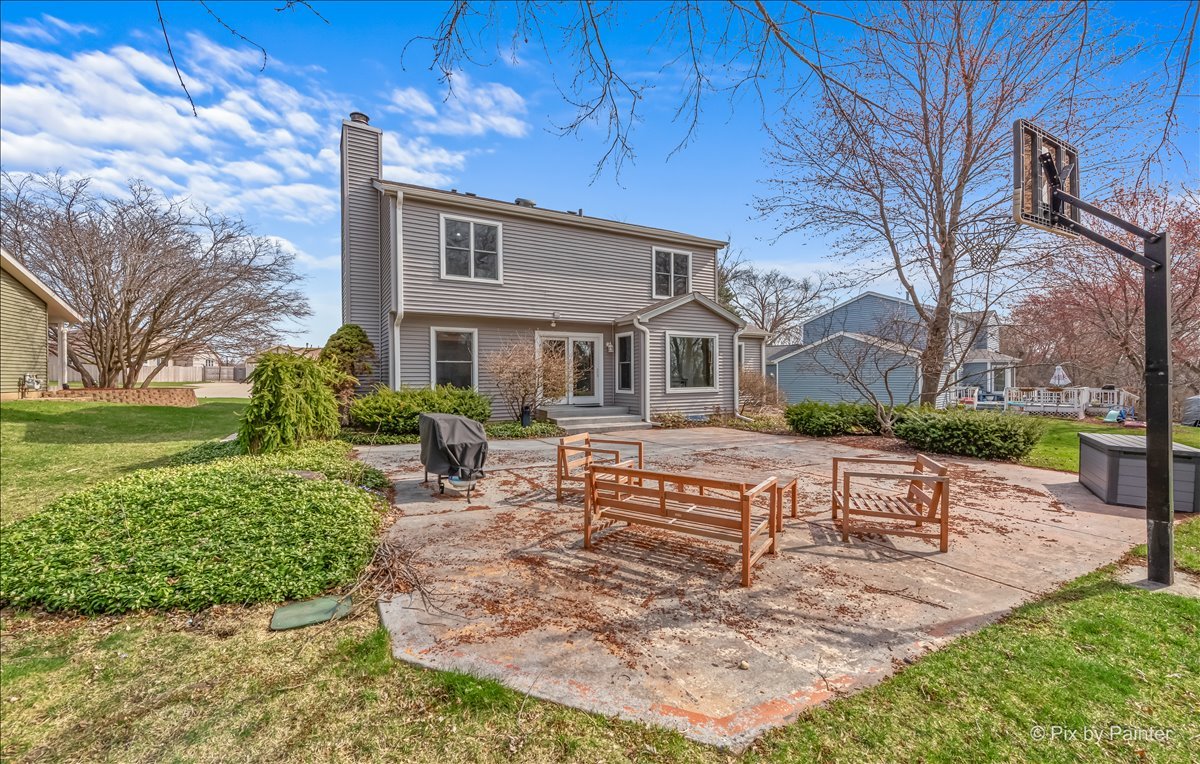 4917 W Glenbrook Trail, McHenry, IL 60050