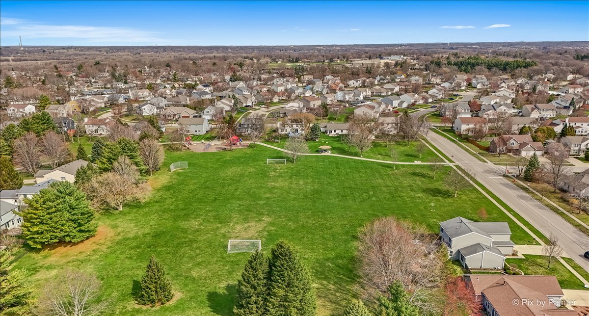 4917 W Glenbrook Trail, McHenry, IL 60050