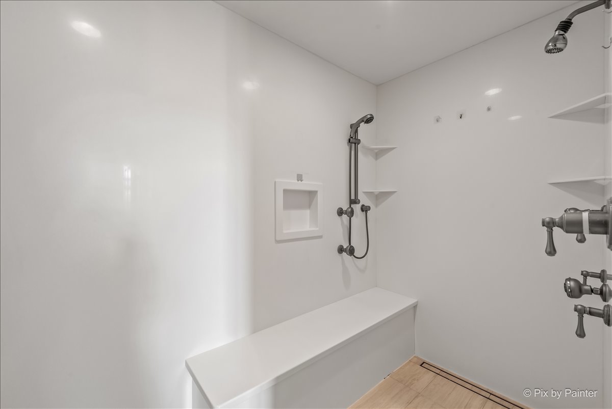 4917 W Glenbrook Trail, McHenry, IL 60050