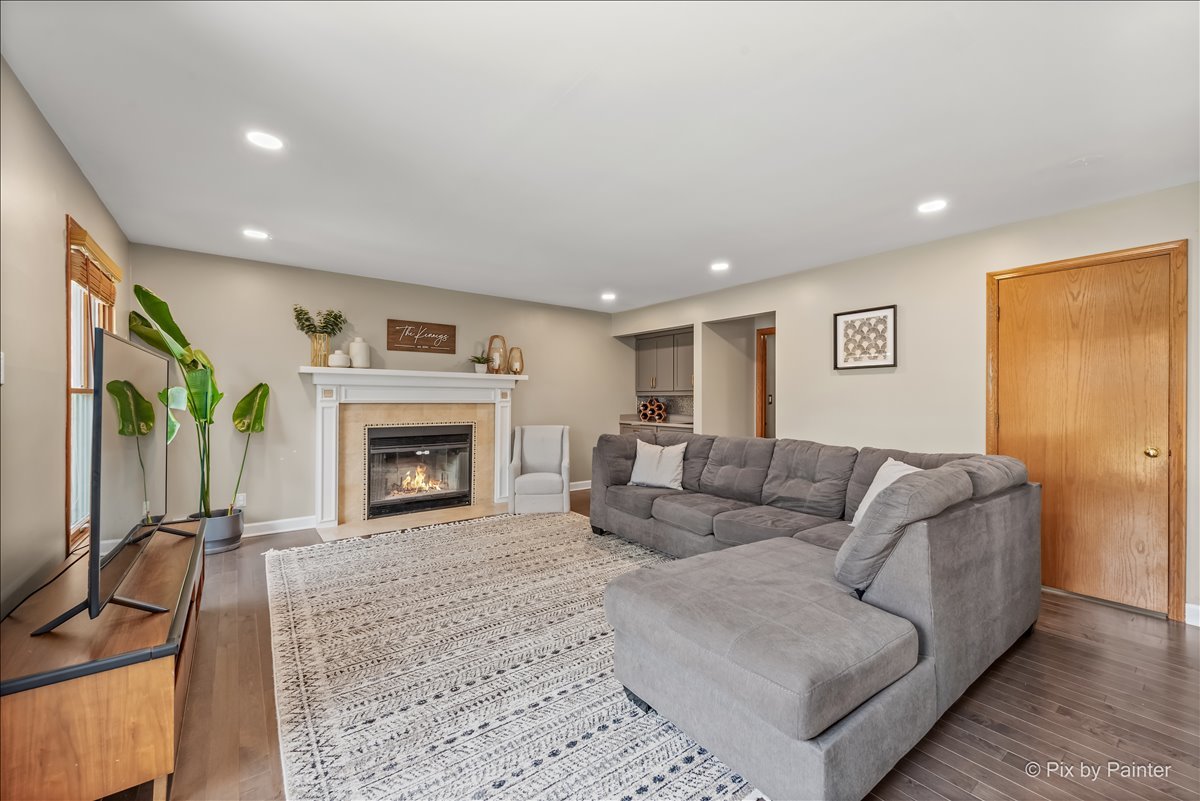 4917 W Glenbrook Trail, McHenry, IL 60050