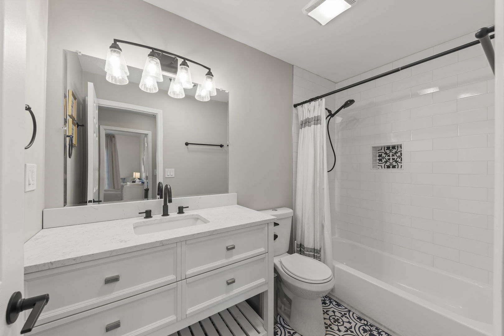 115 N Pierce Avenue, Wheaton, IL 60187