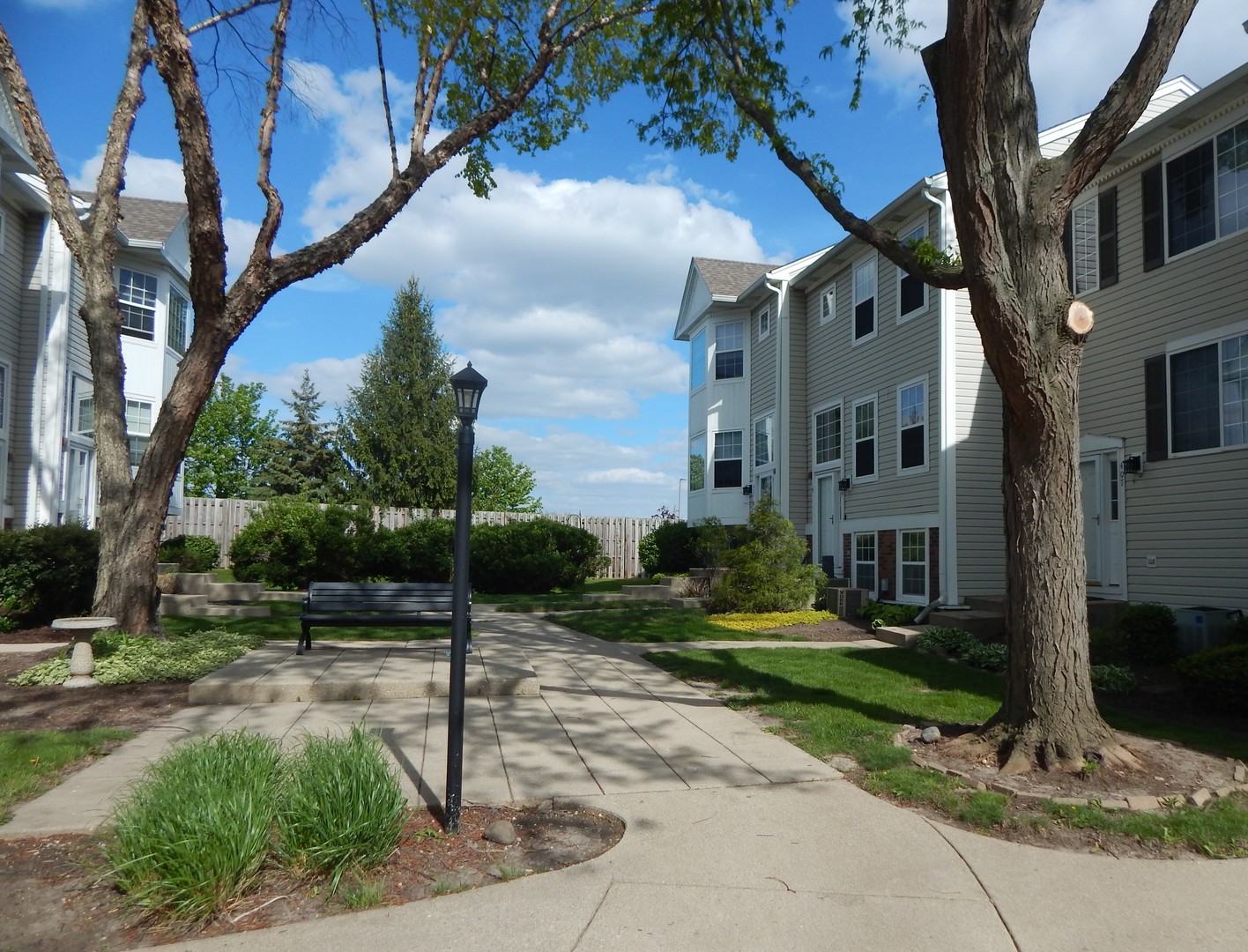 409 E Victoria Circle #409, North Aurora, IL 60542