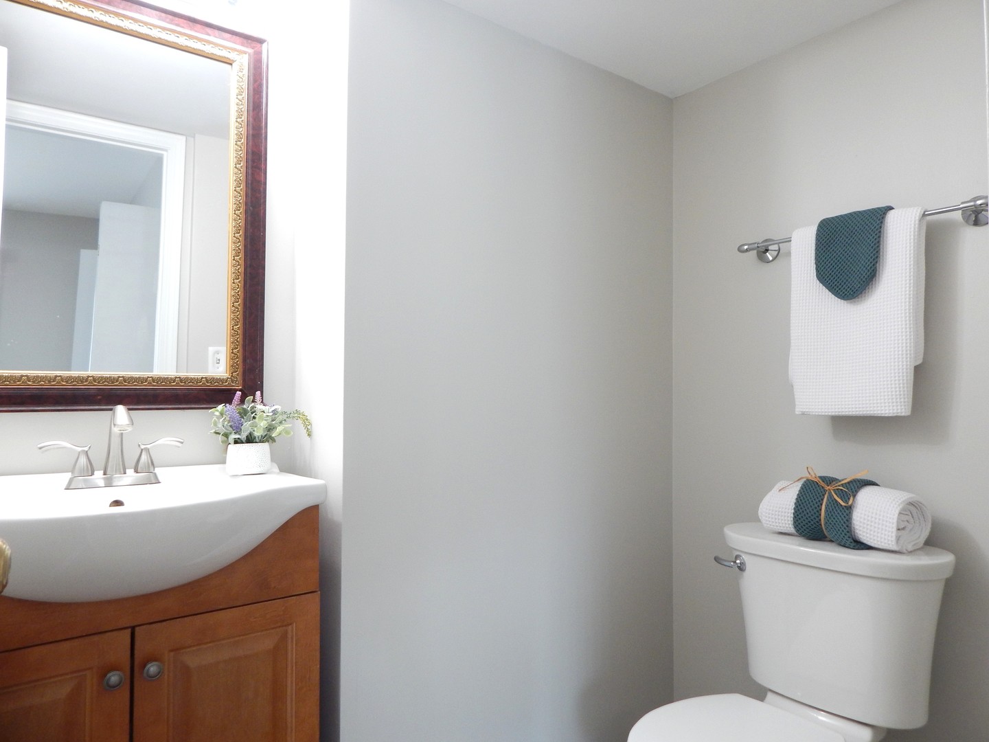 409 E Victoria Circle #409, North Aurora, IL 60542