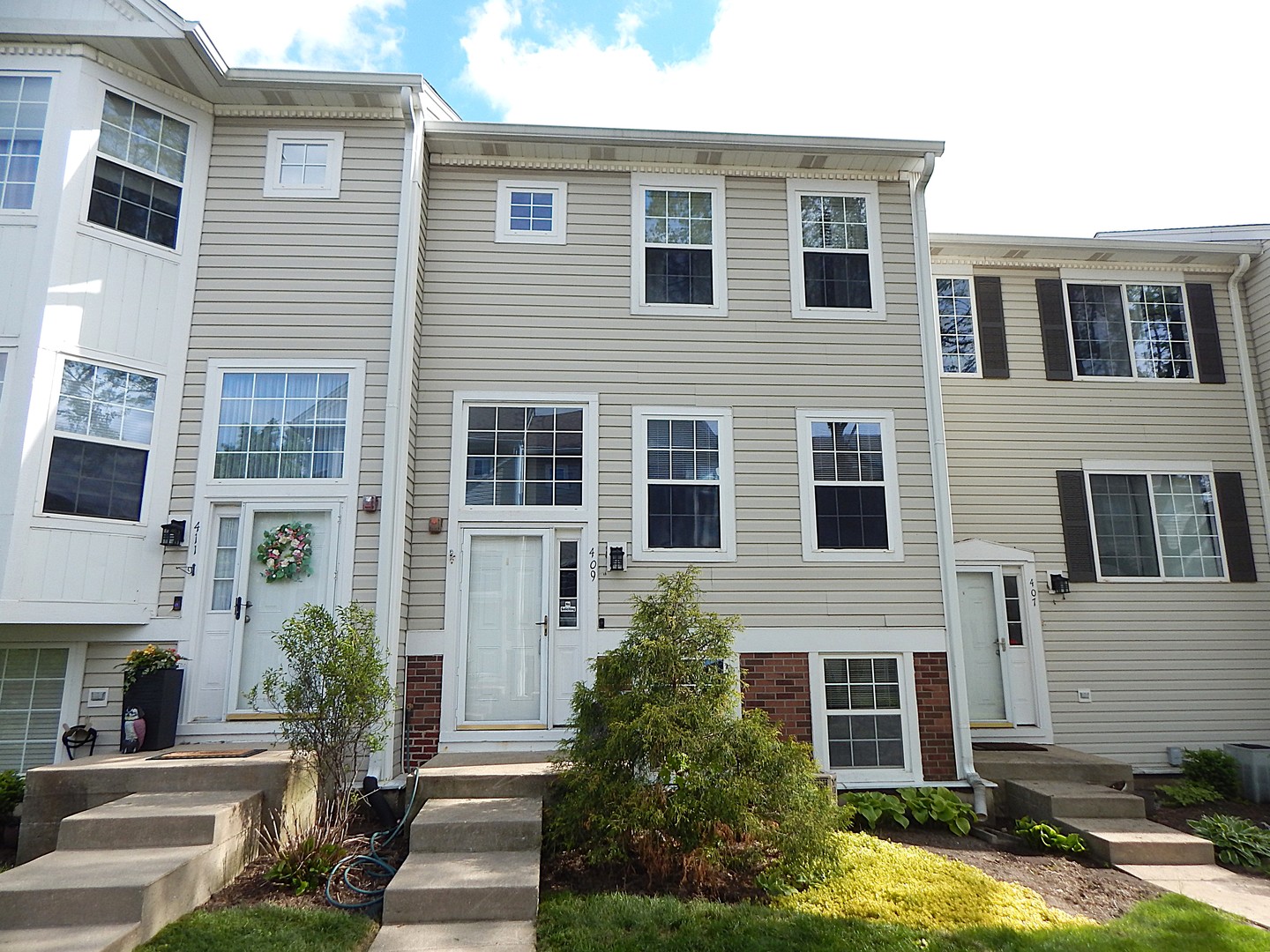 409 E Victoria Circle #409, North Aurora, IL 60542
