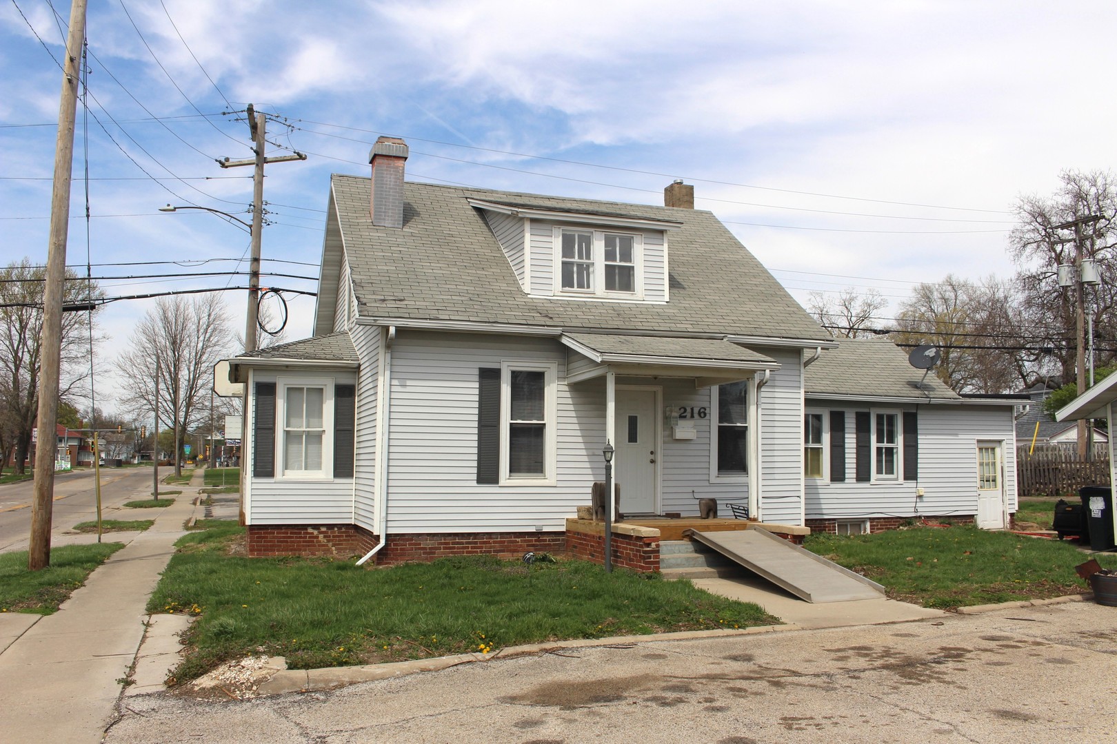 216 S Grant Street, Clinton, IL 61727