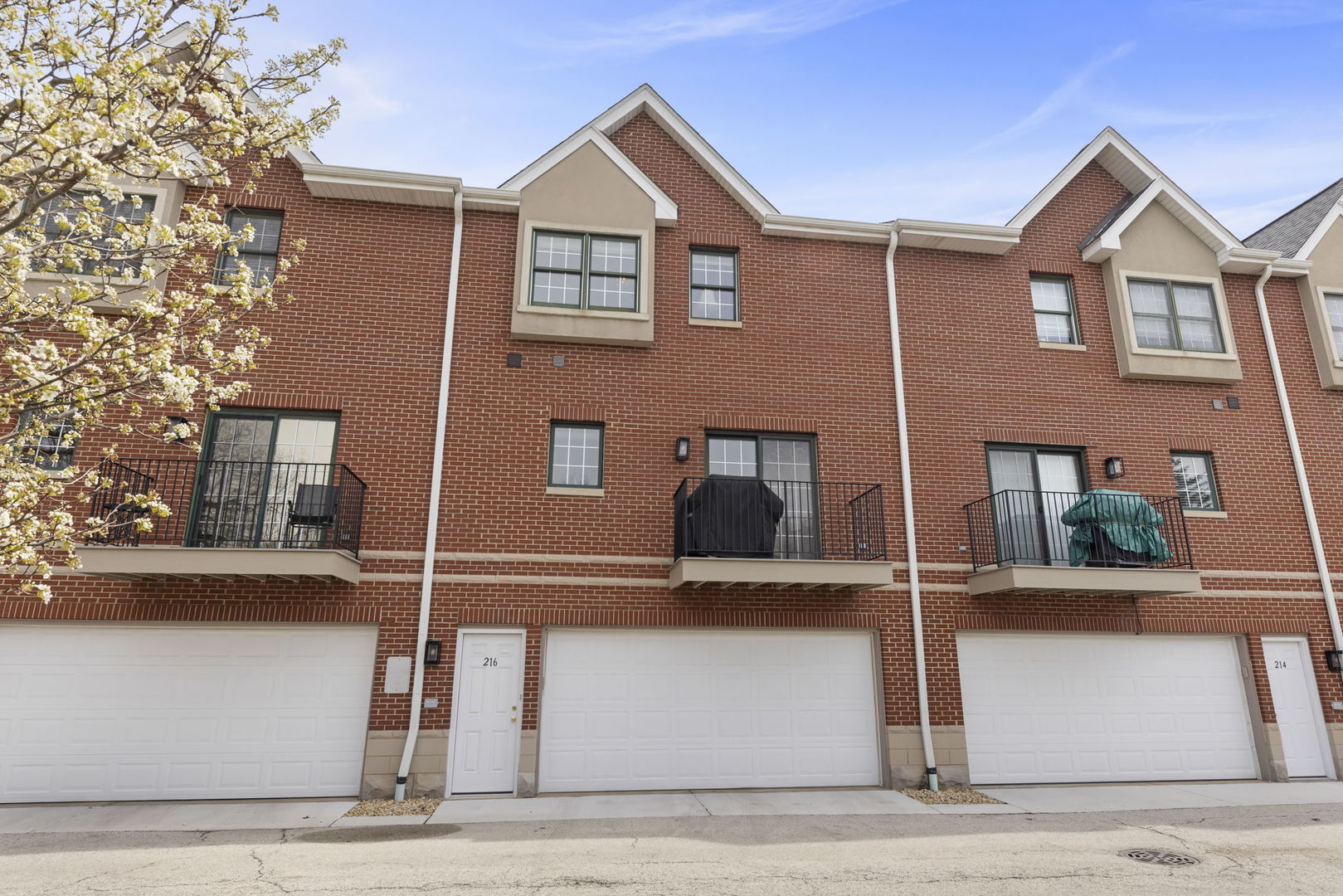 216 N Addison Avenue, Elmhurst, IL 60126