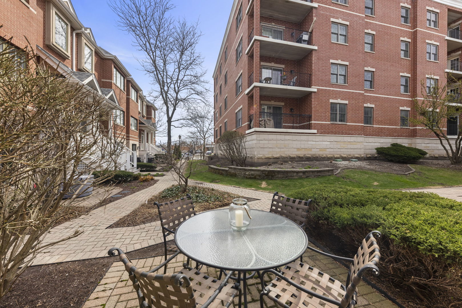 216 N Addison Avenue, Elmhurst, IL 60126