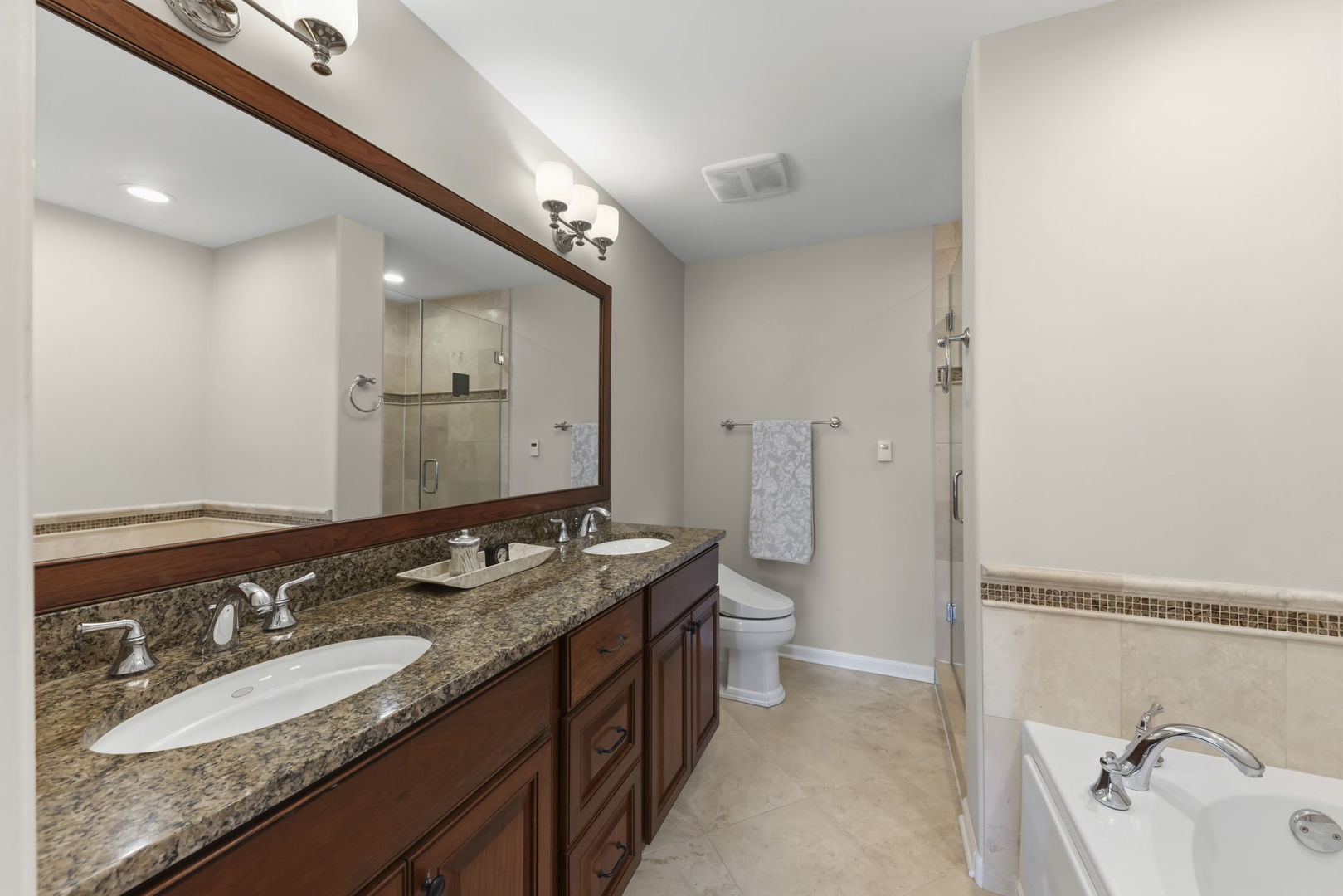 216 N Addison Avenue, Elmhurst, IL 60126