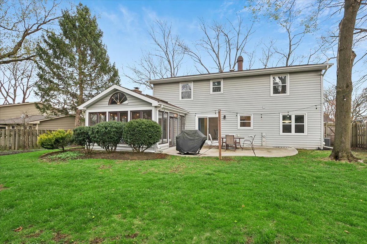 1018 Shari Lane, Libertyville, IL 60048