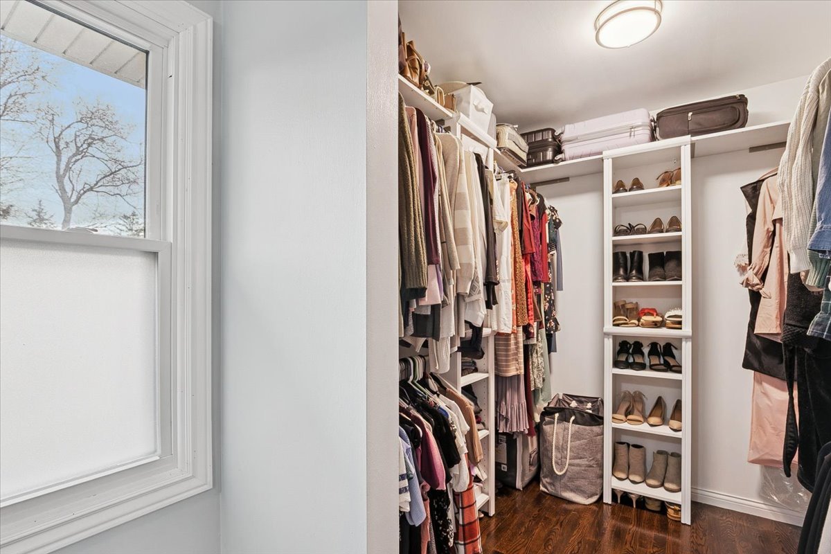 1018 Shari Lane, Libertyville, IL 60048