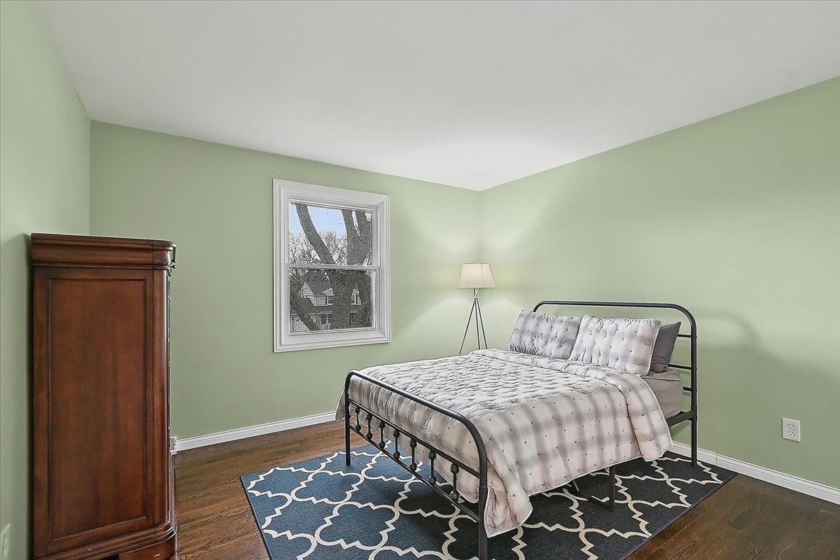 1018 Shari Lane, Libertyville, IL 60048