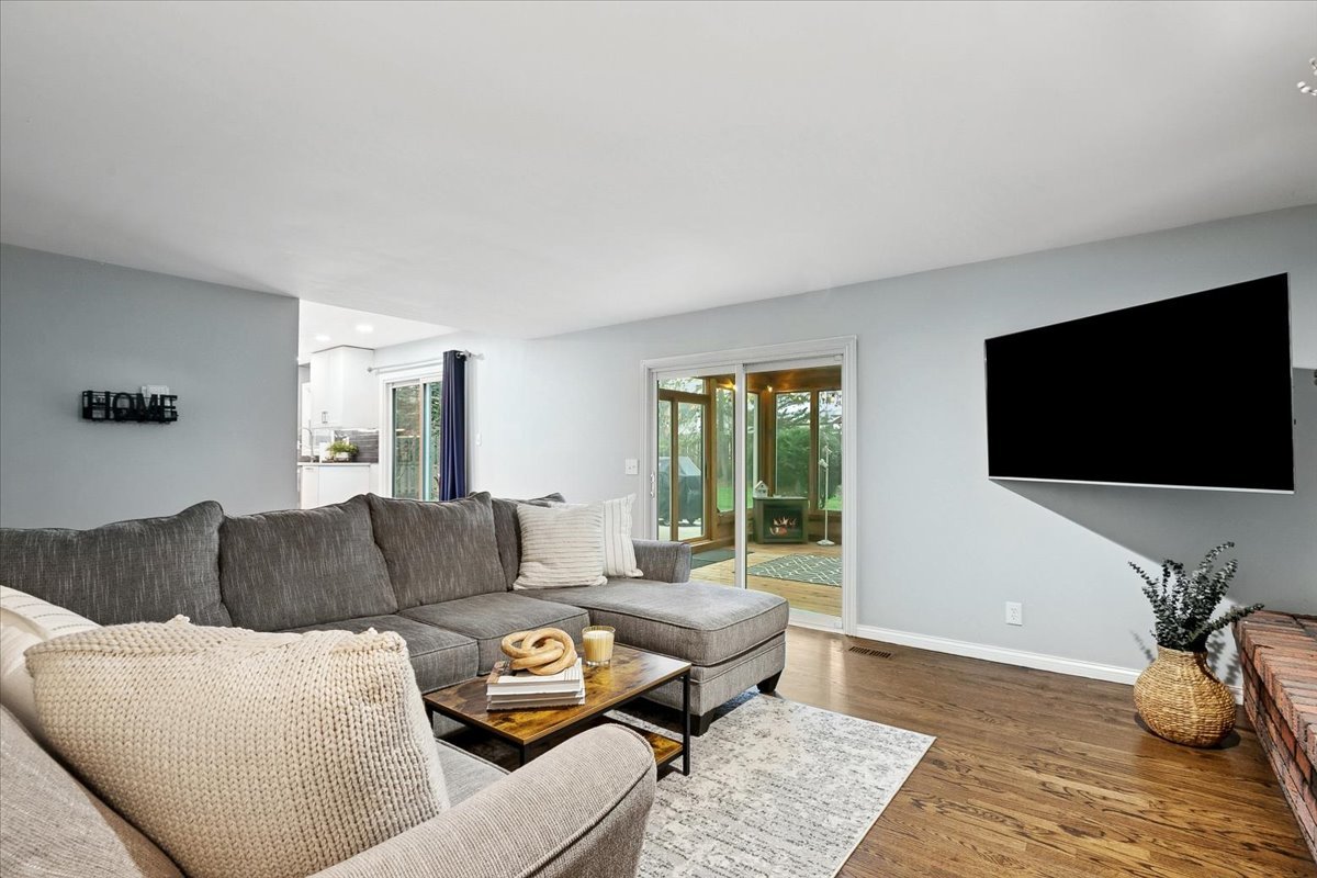 1018 Shari Lane, Libertyville, IL 60048