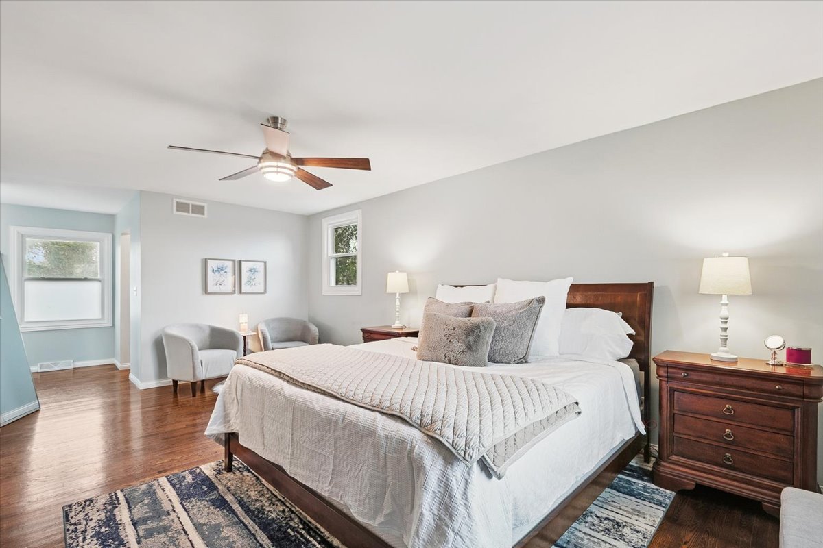 1018 Shari Lane, Libertyville, IL 60048