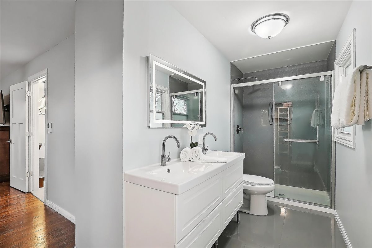 1018 Shari Lane, Libertyville, IL 60048