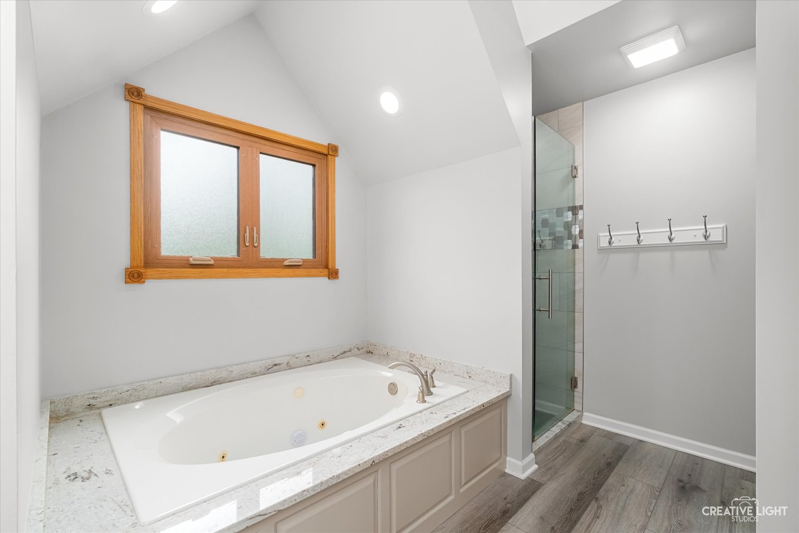 5 W Royal Oaks Drive, Bristol, IL 60512