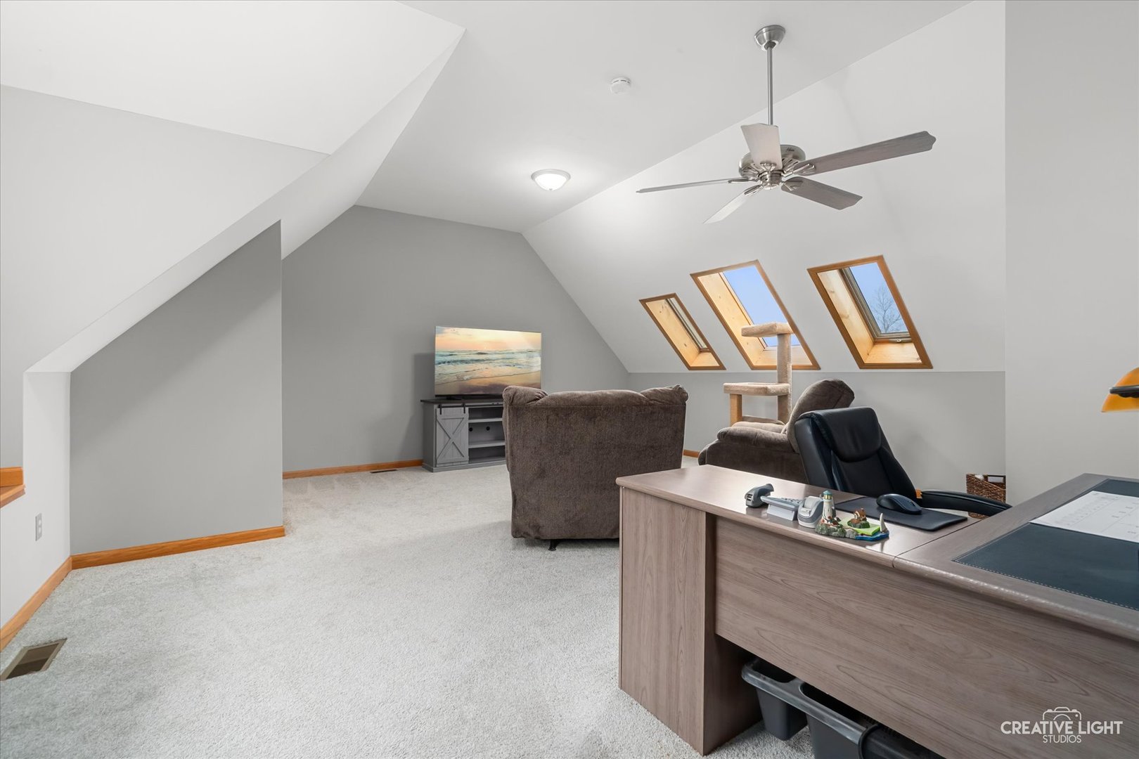 5 W Royal Oaks Drive, Bristol, IL 60512