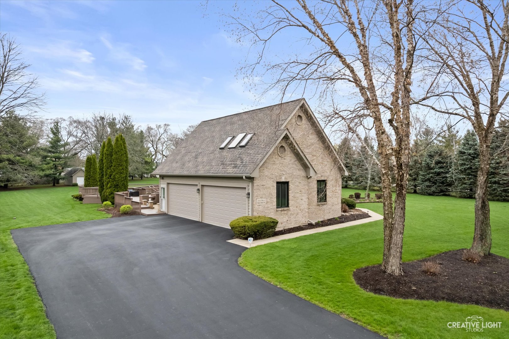 5 W Royal Oaks Drive, Bristol, IL 60512