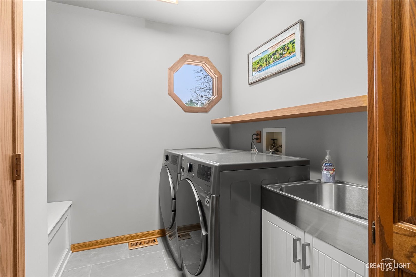 5 W Royal Oaks Drive, Bristol, IL 60512