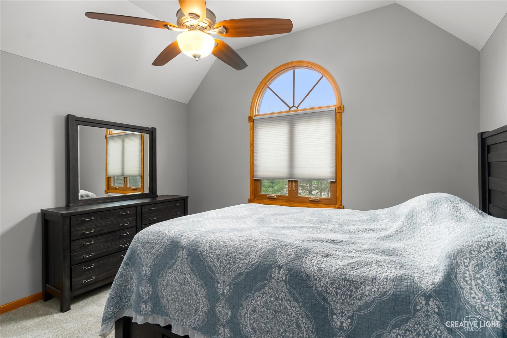 5 W Royal Oaks Drive, Bristol, IL 60512