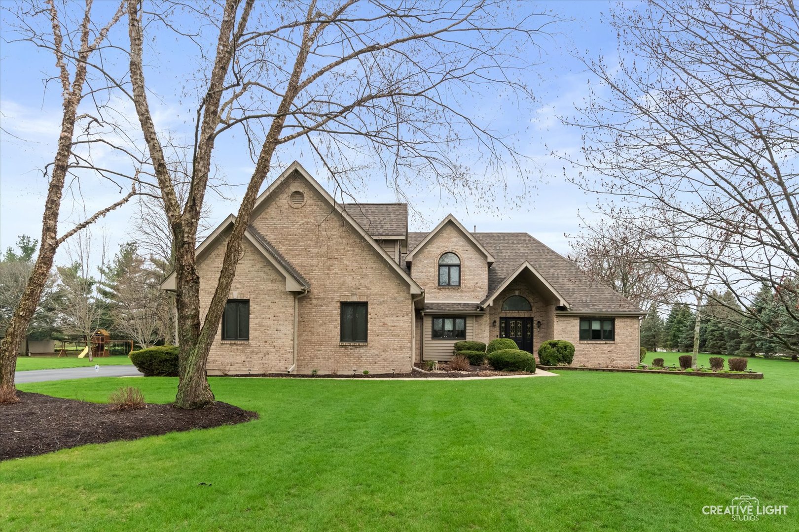 5 W Royal Oaks Drive, Bristol, IL 60512