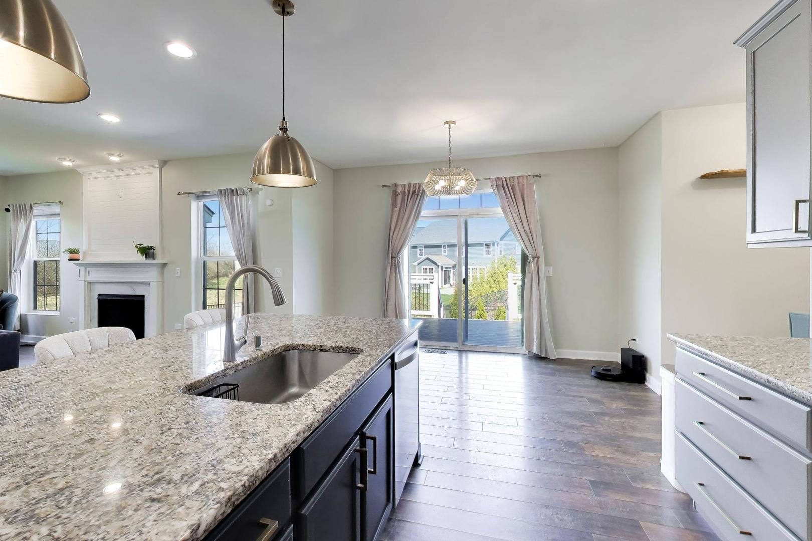 13836 Amelia Drive, Lemont, IL 60439