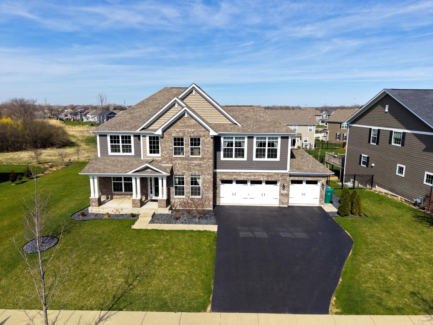 13836 Amelia Drive, Lemont, IL 60439