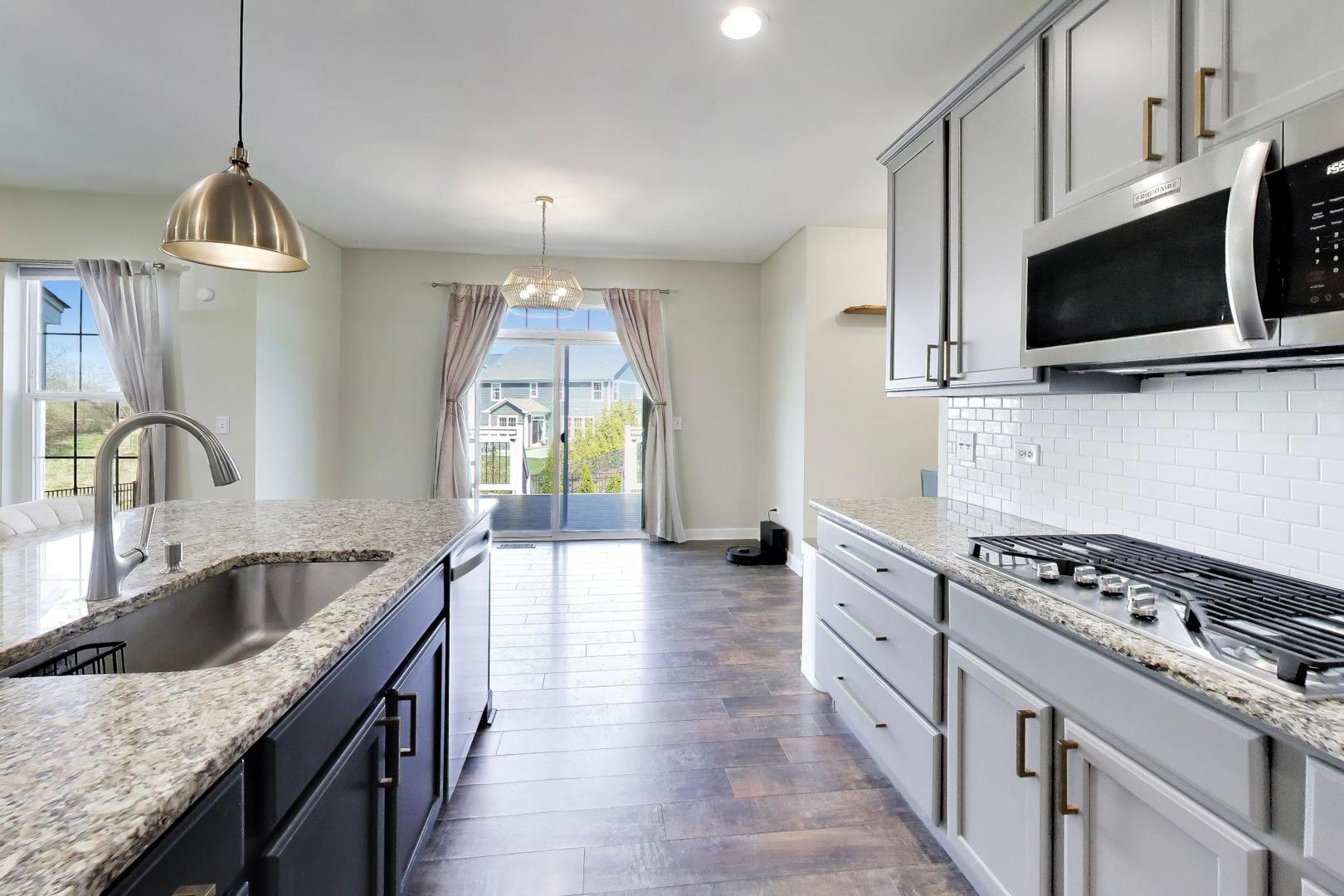 13836 Amelia Drive, Lemont, IL 60439