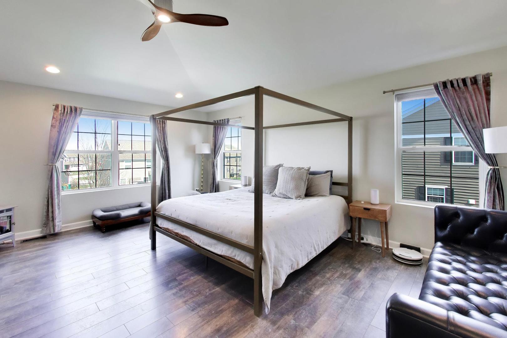 13836 Amelia Drive, Lemont, IL 60439