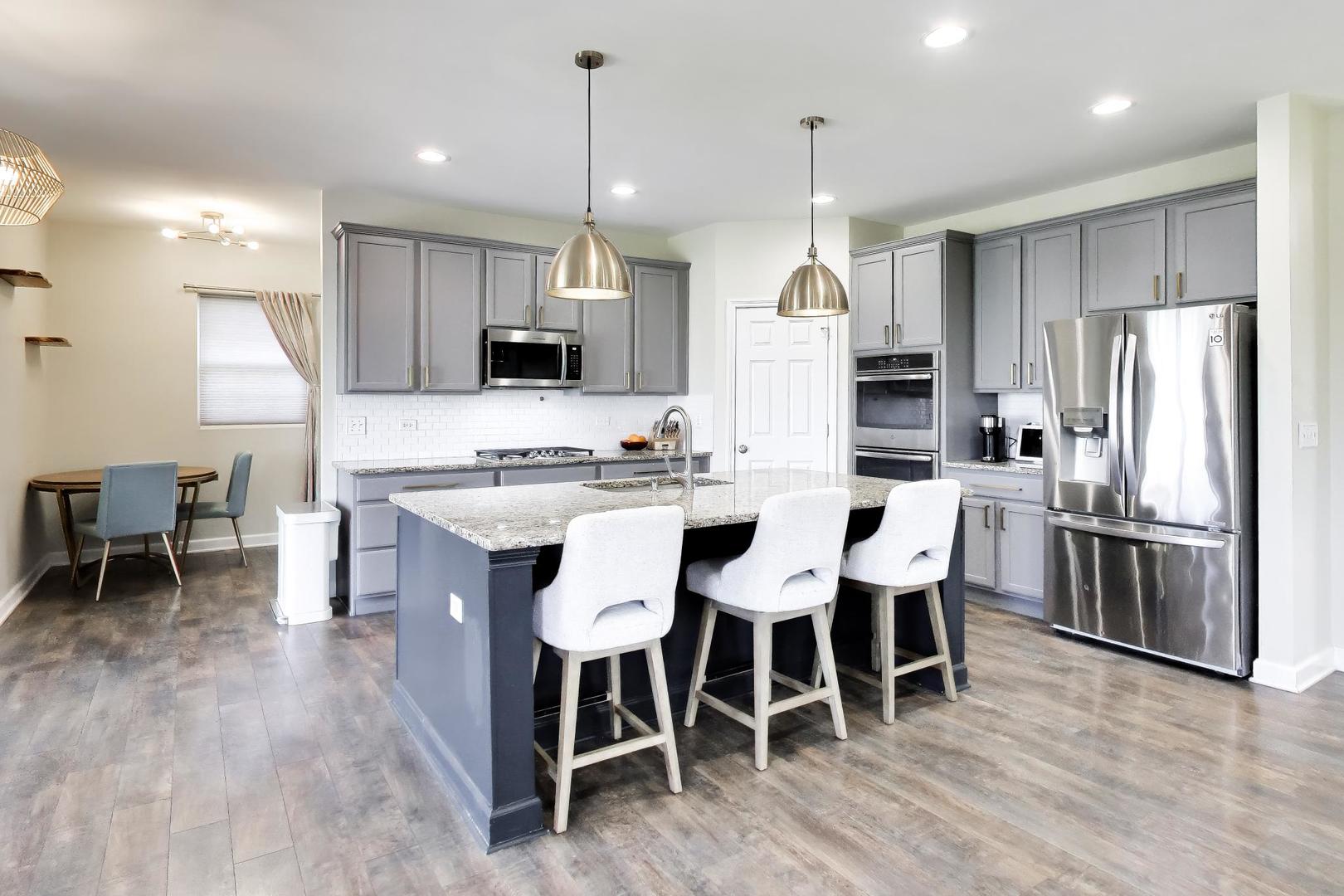 13836 Amelia Drive, Lemont, IL 60439