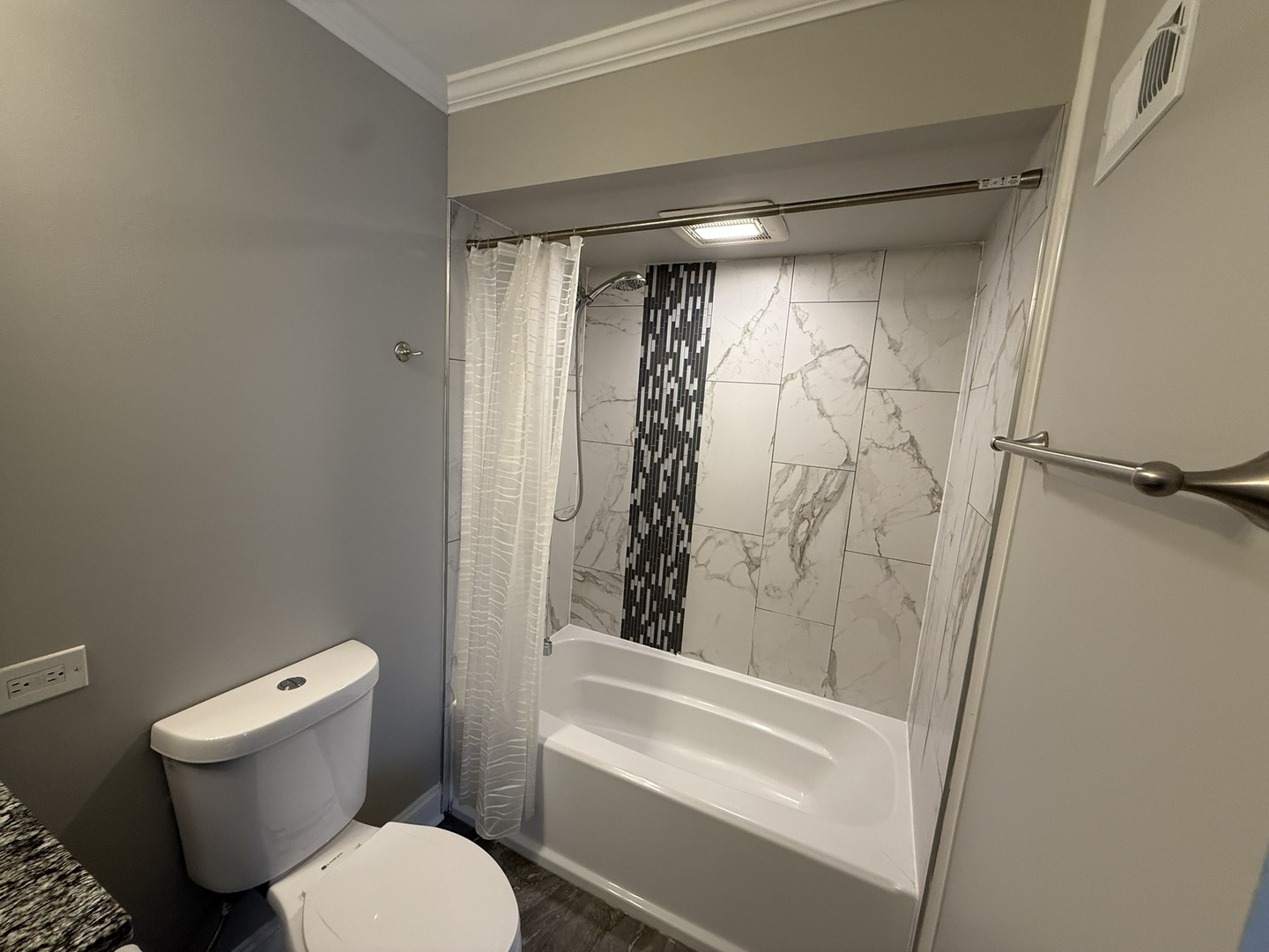 420 74th Street #204, Downers Grove, IL 60516