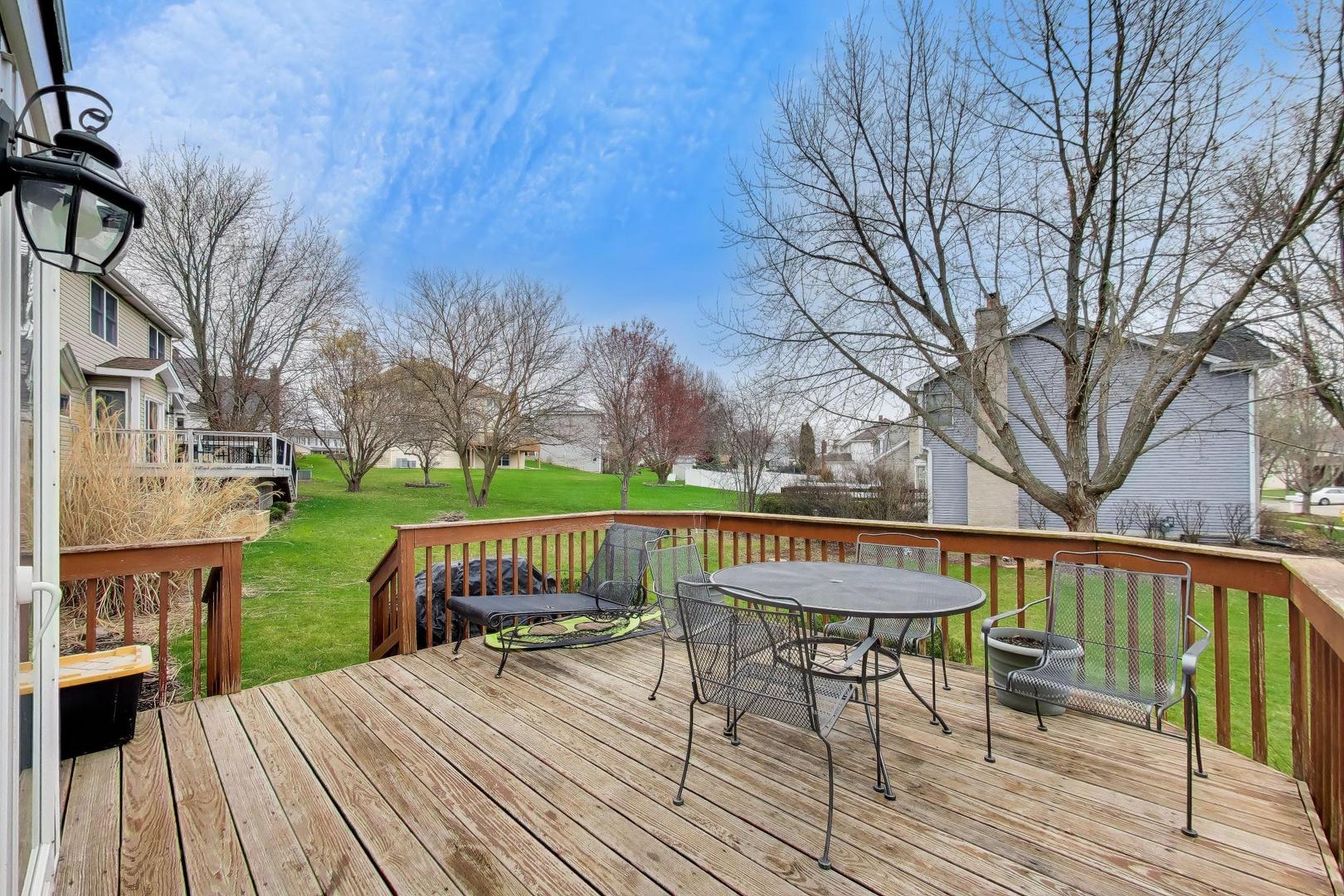 873 Hampton Drive, Carol Stream, IL 60188