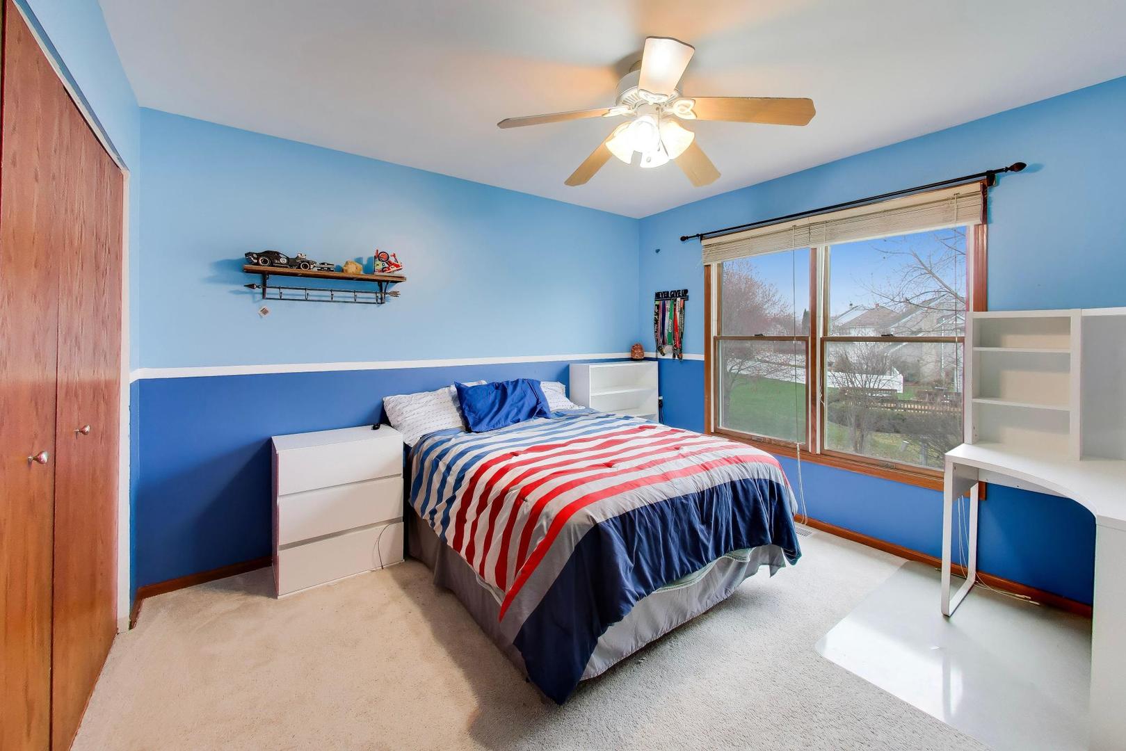 873 Hampton Drive, Carol Stream, IL 60188