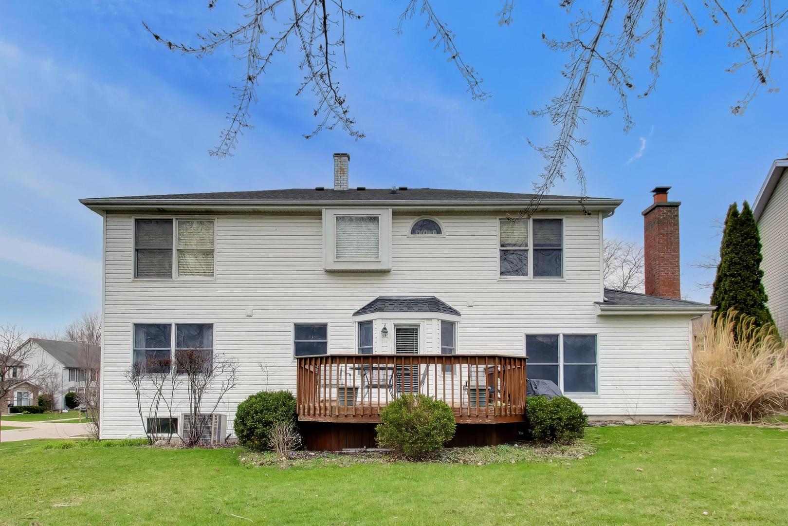 873 Hampton Drive, Carol Stream, IL 60188