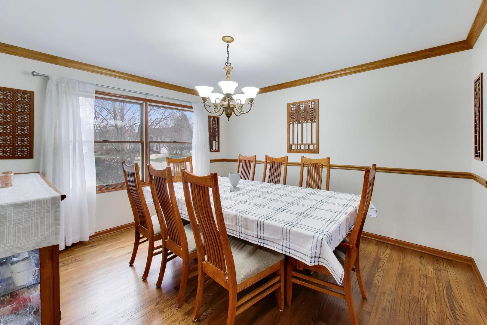 873 Hampton Drive, Carol Stream, IL 60188