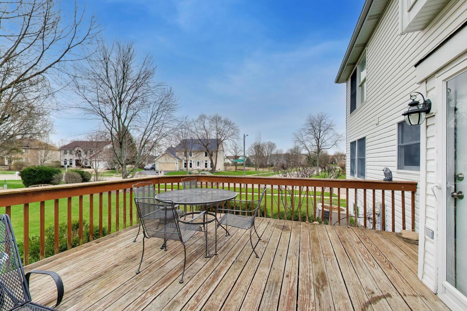 873 Hampton Drive, Carol Stream, IL 60188