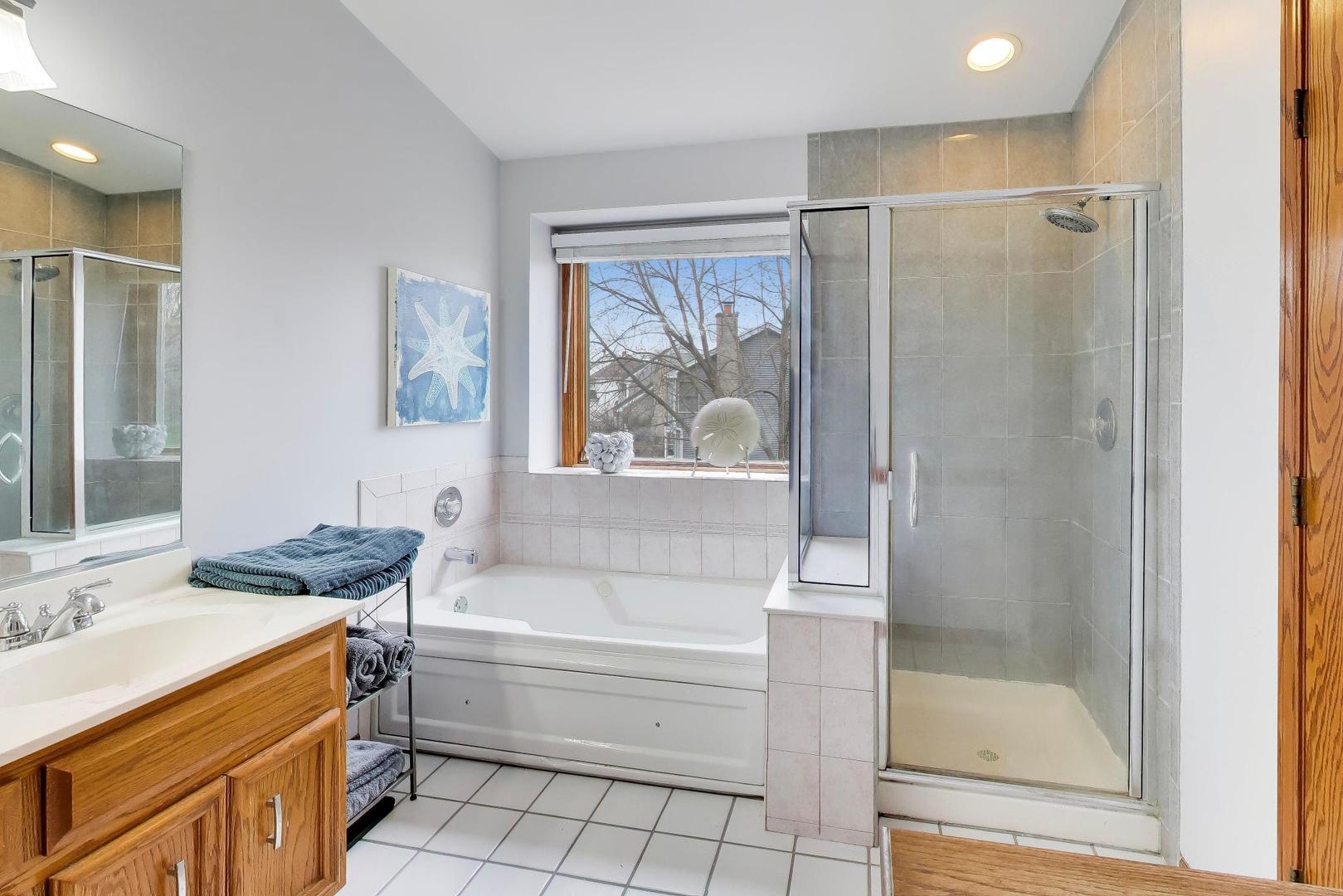 873 Hampton Drive, Carol Stream, IL 60188