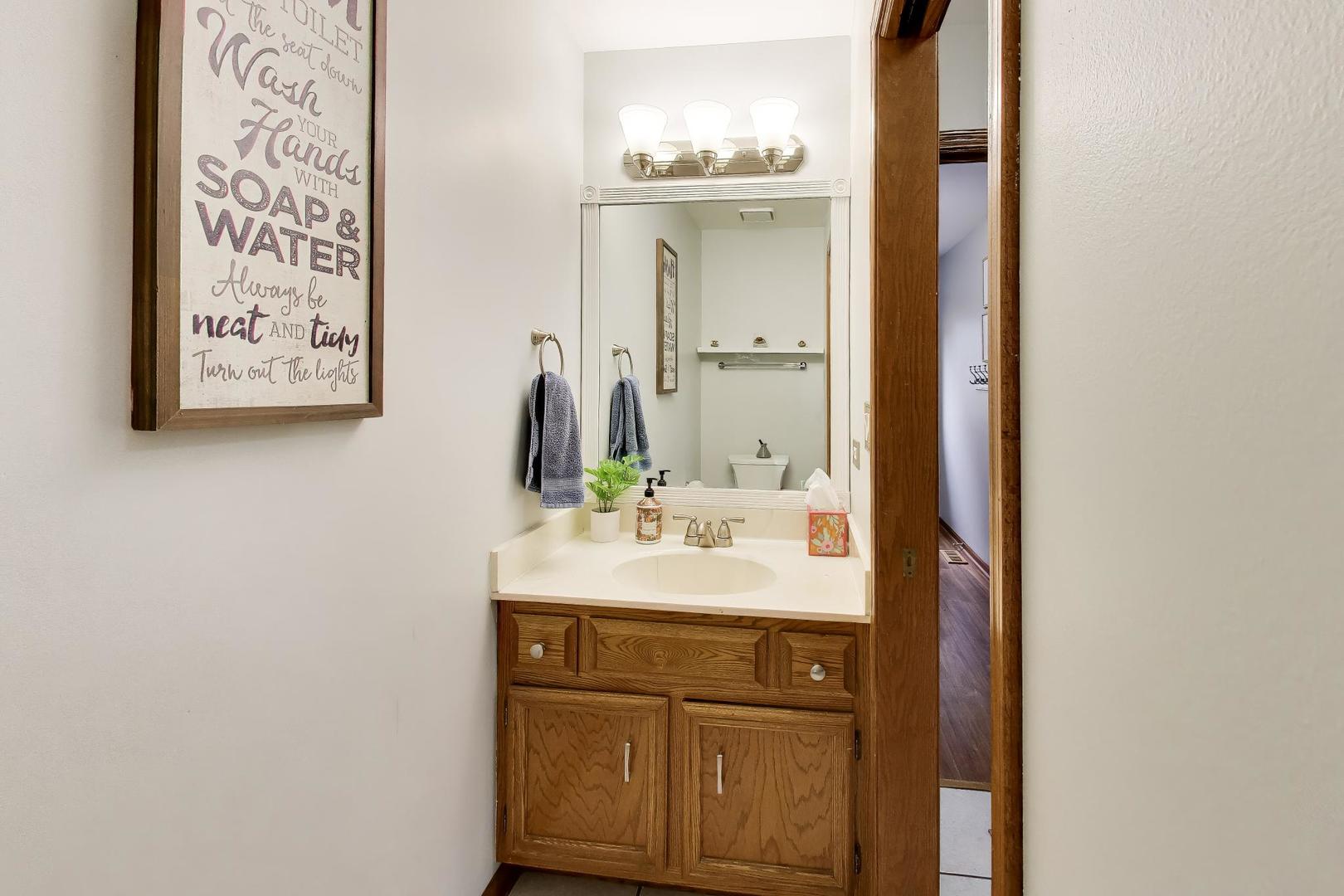 873 Hampton Drive, Carol Stream, IL 60188