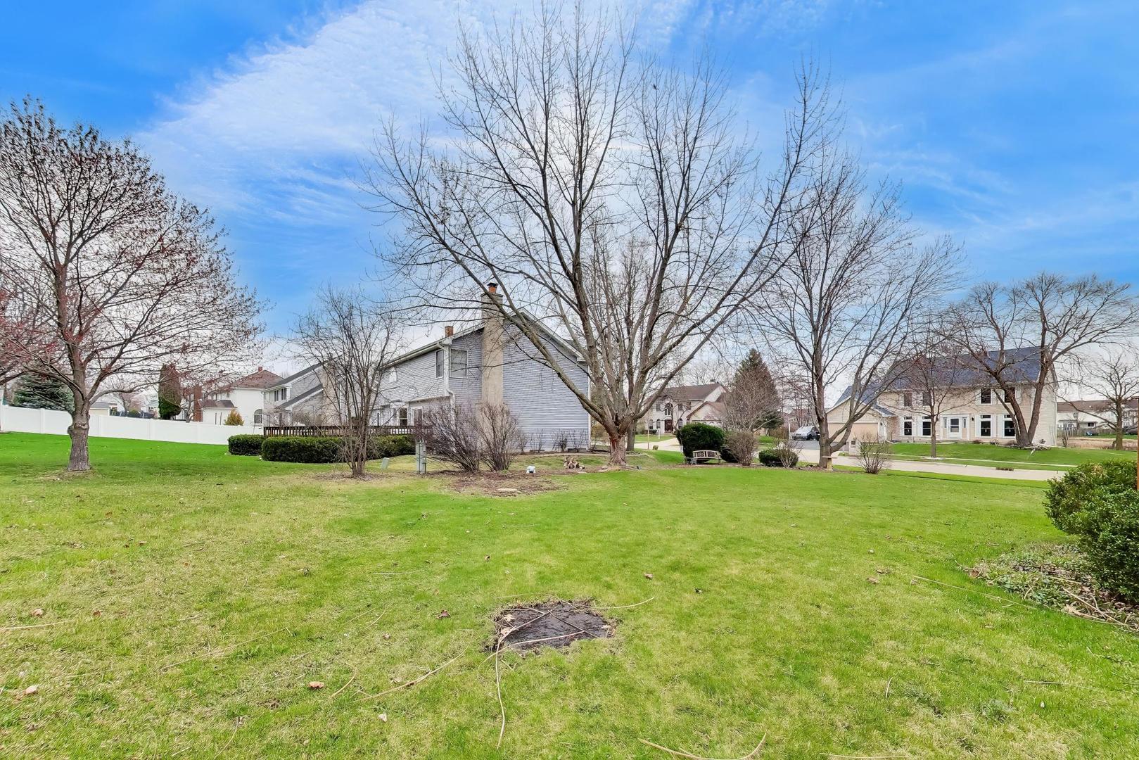 873 Hampton Drive, Carol Stream, IL 60188