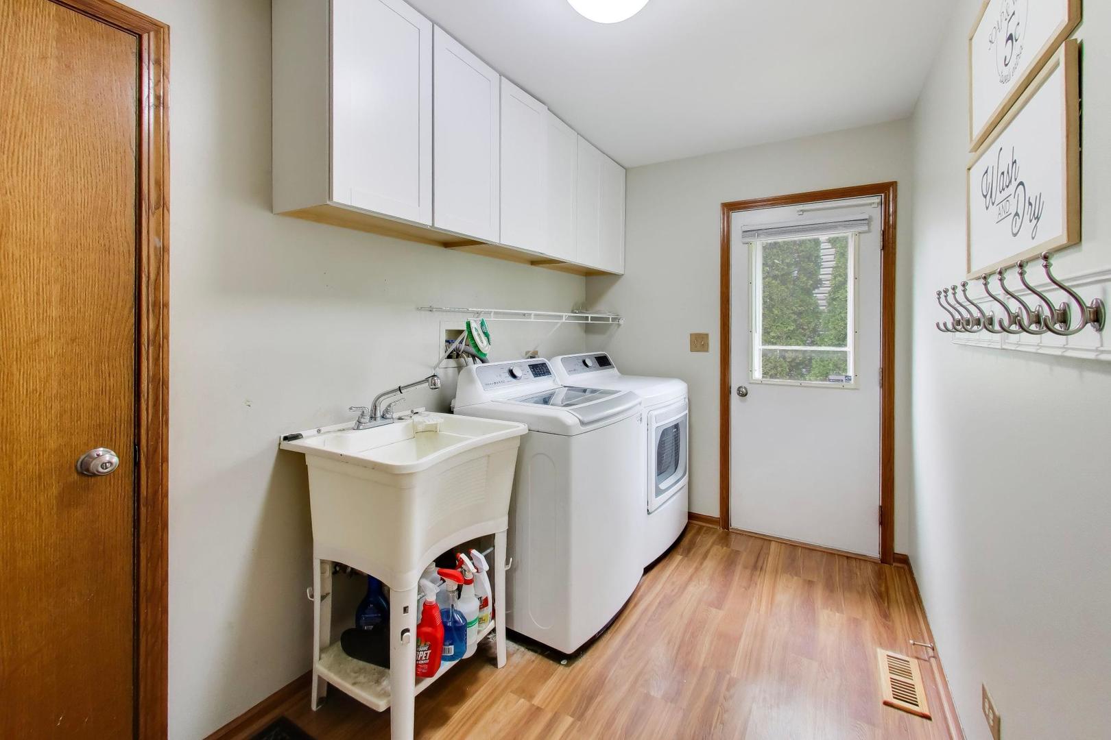 873 Hampton Drive, Carol Stream, IL 60188