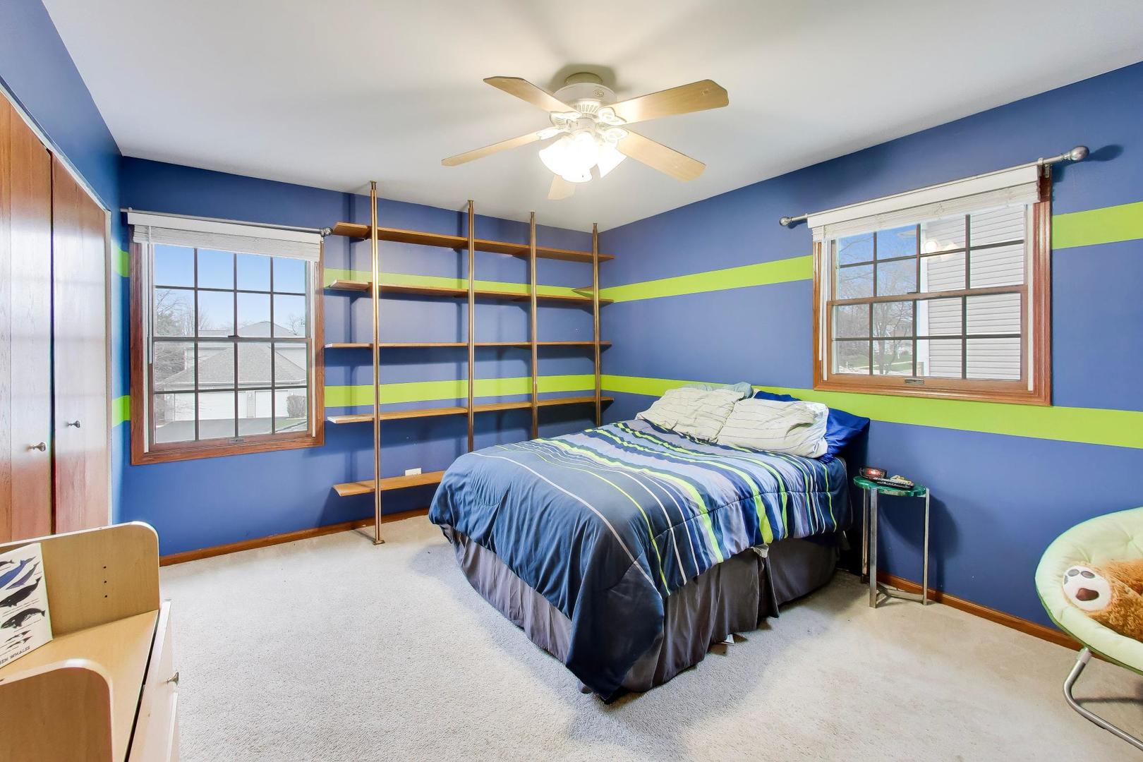 873 Hampton Drive, Carol Stream, IL 60188