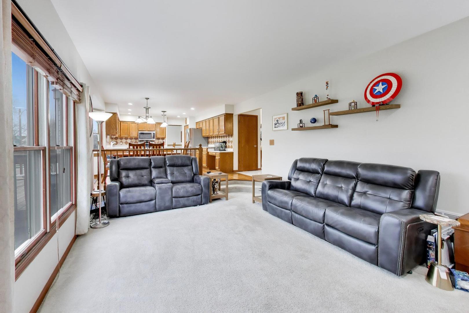 873 Hampton Drive, Carol Stream, IL 60188