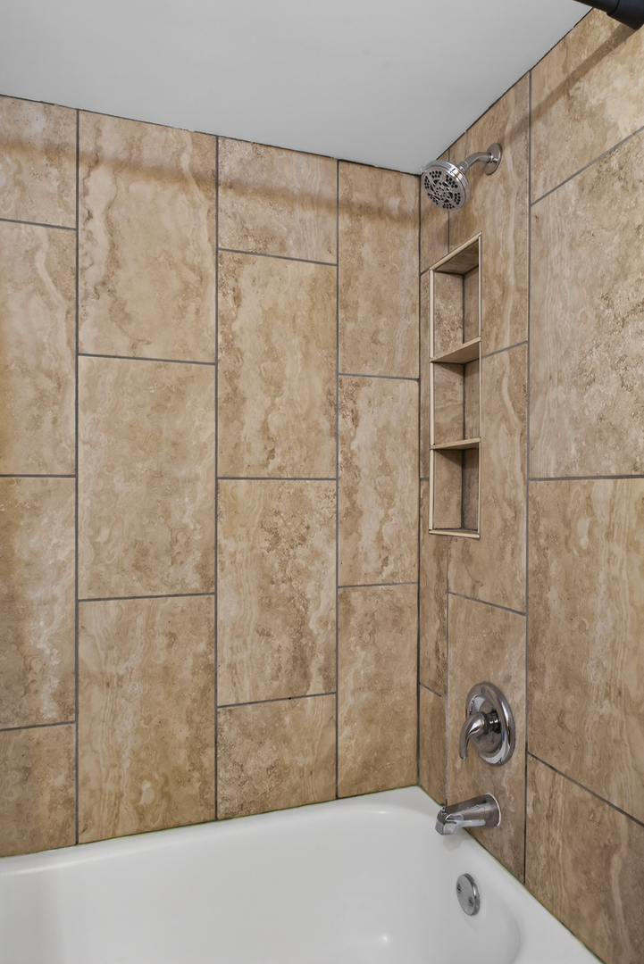 1140 Ohio Court, Aurora, IL 60505