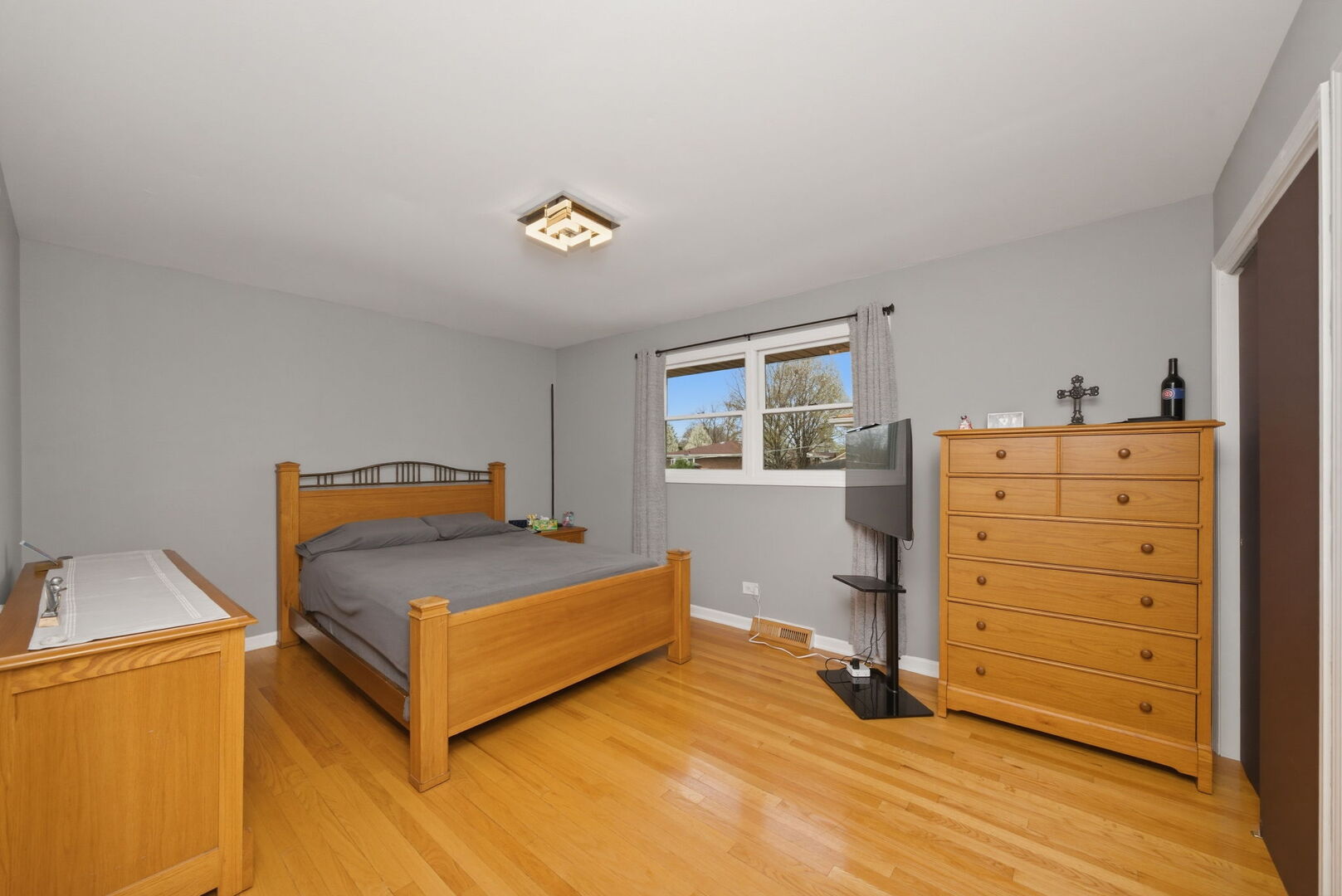 8512 Natchez Avenue, Burbank, IL 60459