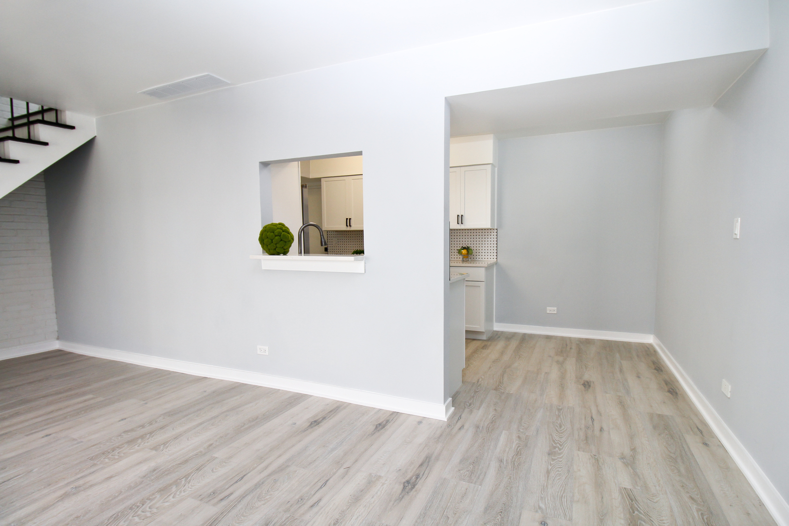 151 Peter Court #B, Bartlett, IL 60103