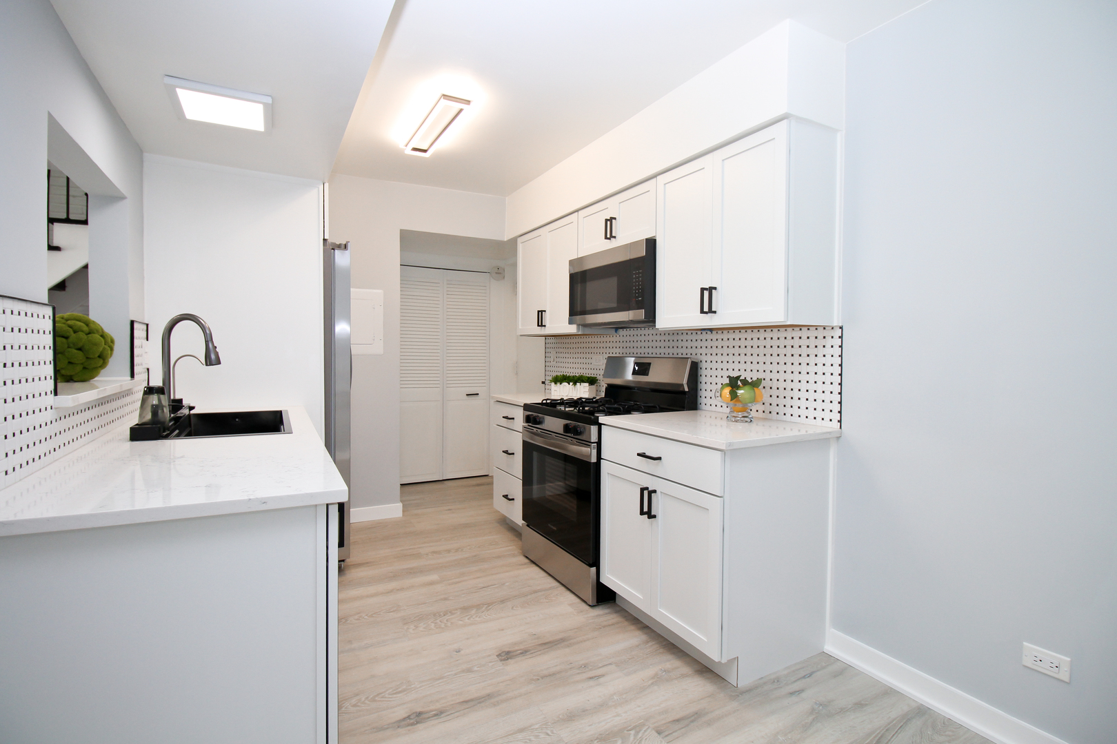 151 Peter Court #B, Bartlett, IL 60103